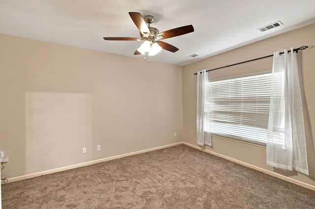 211 Wyburn Pl, Burns, TN 37029