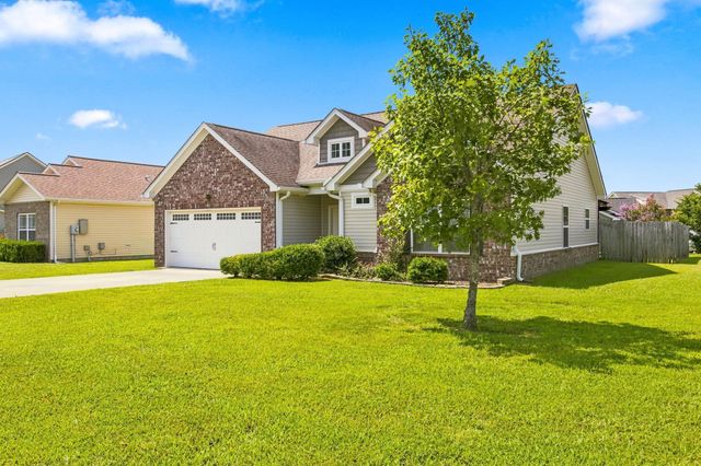 211 Wyburn Pl, Burns, TN 37029