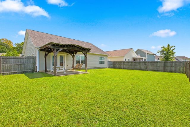 211 Wyburn Pl, Burns, TN 37029