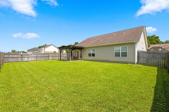 211 Wyburn Pl, Burns, TN 37029
