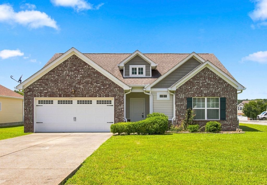211 Wyburn Pl, Burns, TN 37029