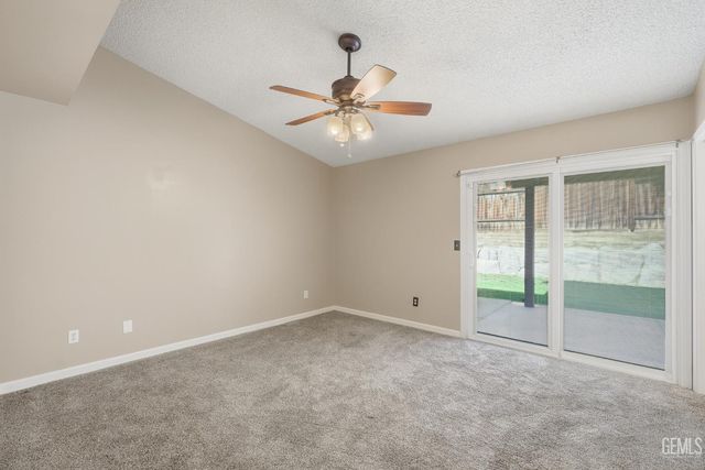 516 Sun Rose Avenue, Bakersfield, CA 93308