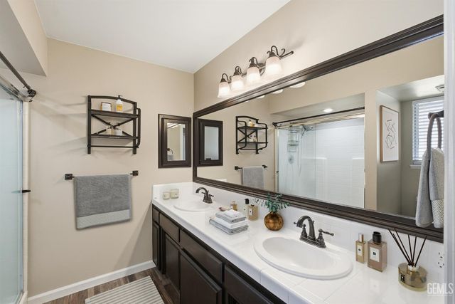 516 Sun Rose Avenue, Bakersfield, CA 93308