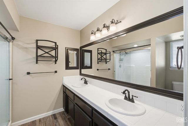 516 Sun Rose Avenue, Bakersfield, CA 93308