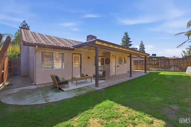 516 Sun Rose Avenue, Bakersfield, CA 93308