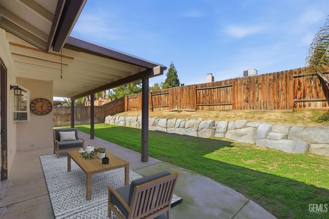 516 Sun Rose Avenue, Bakersfield, CA 93308