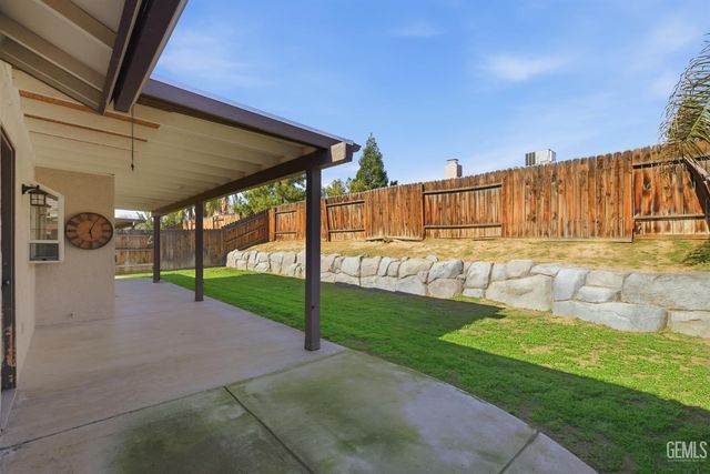 516 Sun Rose Avenue, Bakersfield, CA 93308