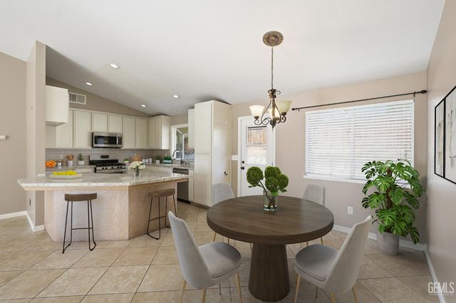 516 Sun Rose Avenue, Bakersfield, CA 93308