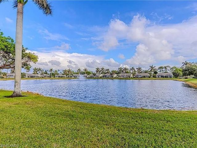 5595 Greenwood CIR # 92, Naples, FL 34112