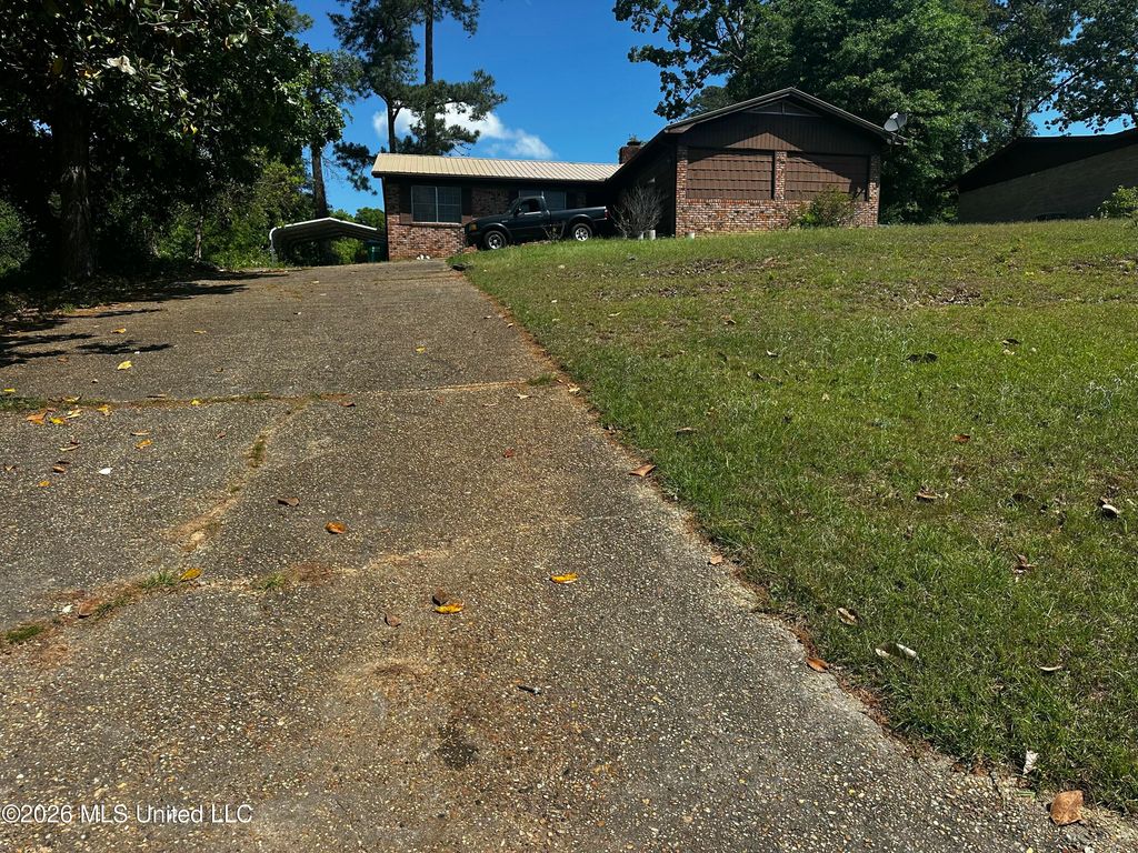 1 38th Court, Meridian, MS 39301