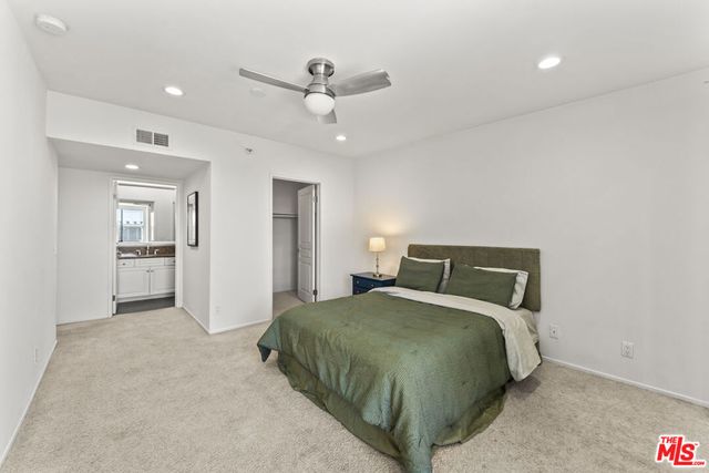 7320 Hawthorn Avenue 401, Los Angeles, CA 90046