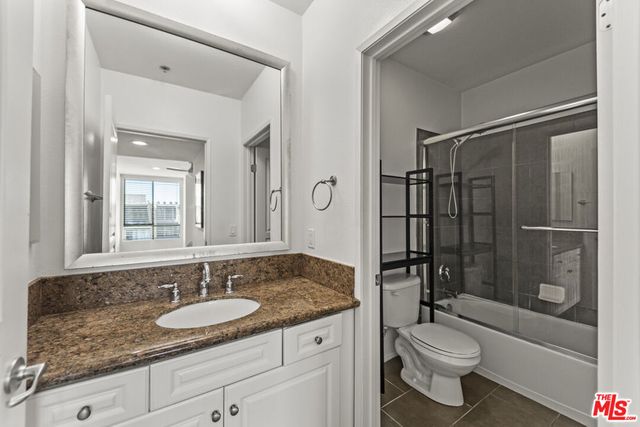 7320 Hawthorn Avenue 401, Los Angeles, CA 90046