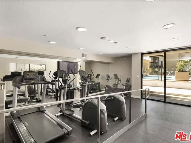 7320 Hawthorn Avenue 401, Los Angeles, CA 90046