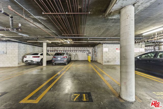 7320 Hawthorn Avenue 401, Los Angeles, CA 90046