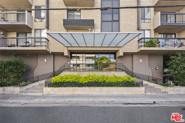 7320 Hawthorn Avenue 401, Los Angeles, CA 90046