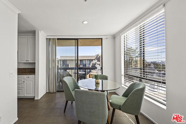 7320 Hawthorn Avenue 401, Los Angeles, CA 90046