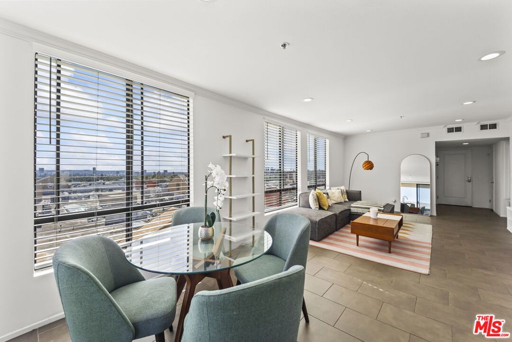 7320 Hawthorn Avenue 401, Los Angeles, CA 90046