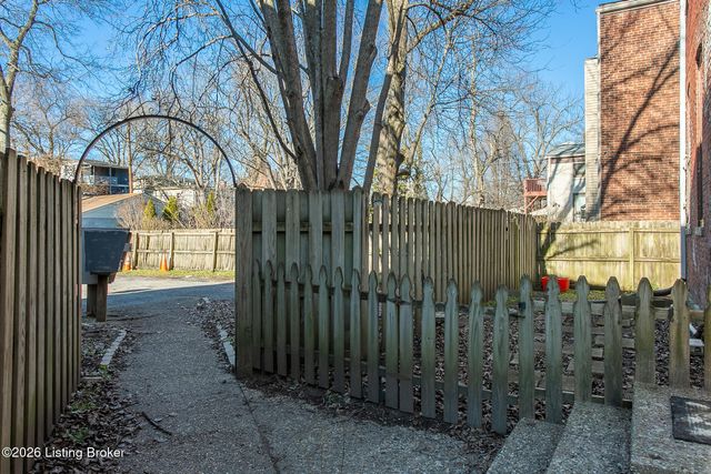 1156 S Brook St, Louisville, KY 40203