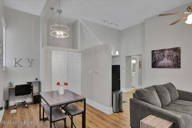 1156 S Brook St, Louisville, KY 40203