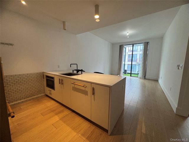 2218 Jackson Avenue 1006, Long Island City, NY 11101