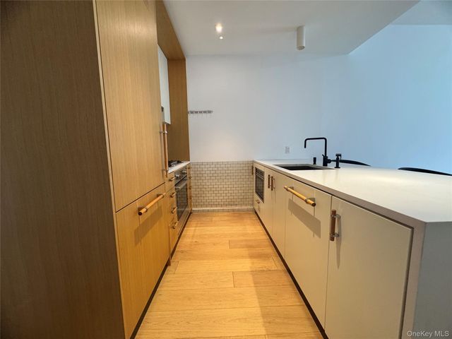 2218 Jackson Avenue 1006, Long Island City, NY 11101