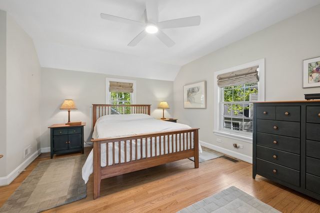 346 Lagoon Drive, Northfield, IL 60093