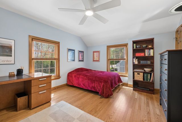 346 Lagoon Drive, Northfield, IL 60093