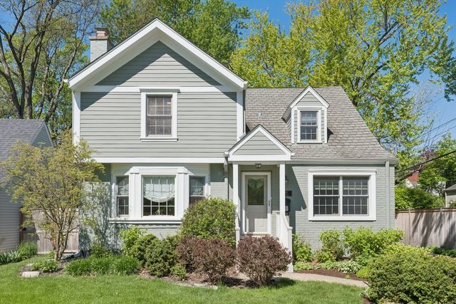 346 Lagoon Drive, Northfield, IL 60093