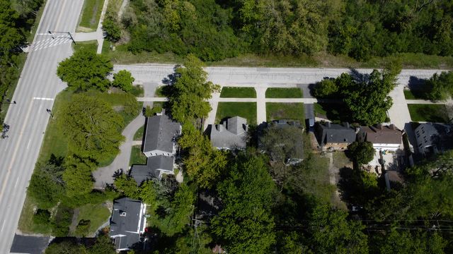 346 Lagoon Drive, Northfield, IL 60093