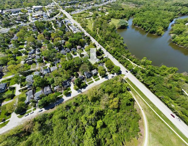 346 Lagoon Drive, Northfield, IL 60093