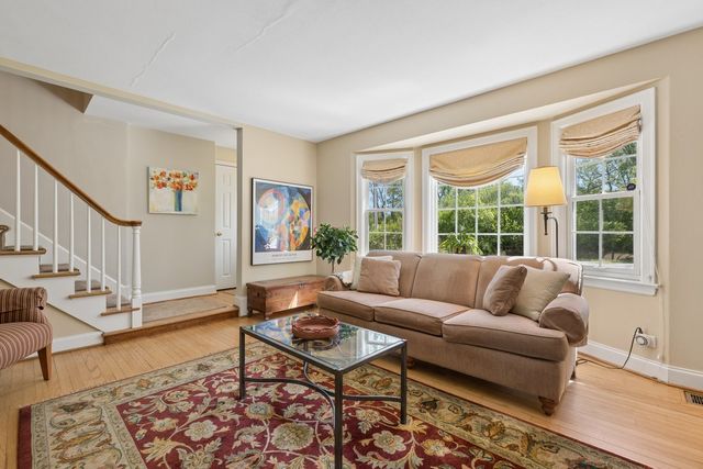 346 Lagoon Drive, Northfield, IL 60093