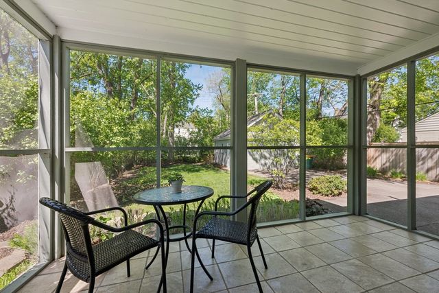 346 Lagoon Drive, Northfield, IL 60093