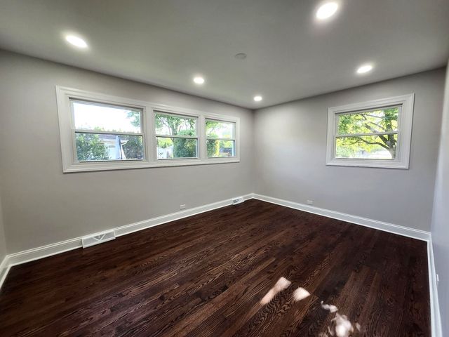 913 S Na Wa Ta Avenue, Mount Prospect, IL 60056