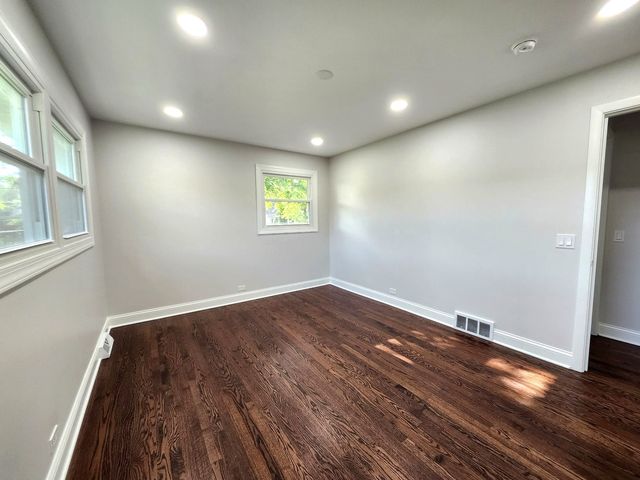 913 S Na Wa Ta Avenue, Mount Prospect, IL 60056