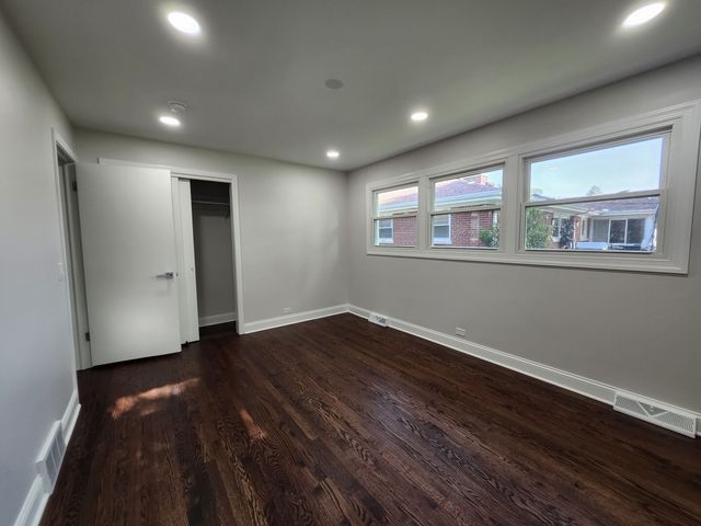 913 S Na Wa Ta Avenue, Mount Prospect, IL 60056