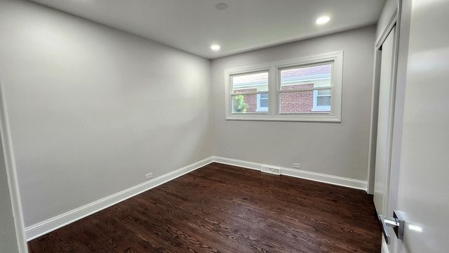 913 S Na Wa Ta Avenue, Mount Prospect, IL 60056