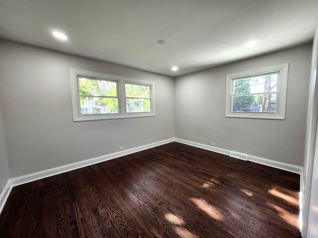 913 S Na Wa Ta Avenue, Mount Prospect, IL 60056