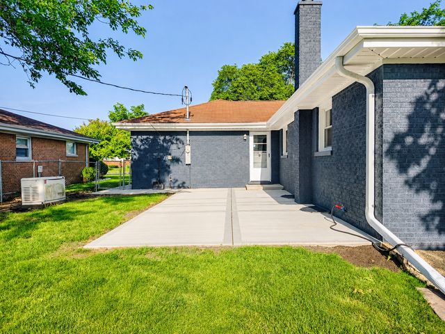 913 S Na Wa Ta Avenue, Mount Prospect, IL 60056
