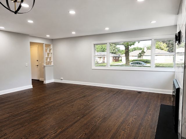 913 S Na Wa Ta Avenue, Mount Prospect, IL 60056