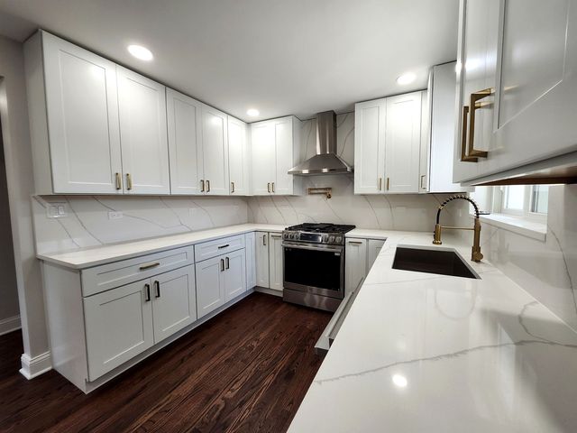 913 S Na Wa Ta Avenue, Mount Prospect, IL 60056
