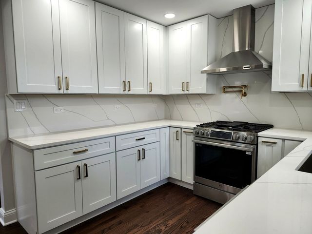 913 S Na Wa Ta Avenue, Mount Prospect, IL 60056