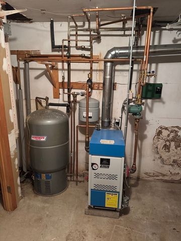 100 Roper St D, Lowell, MA 01852