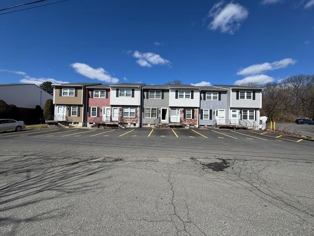 100 Roper St D, Lowell, MA 01852