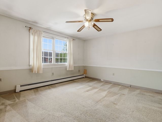100 Roper St D, Lowell, MA 01852