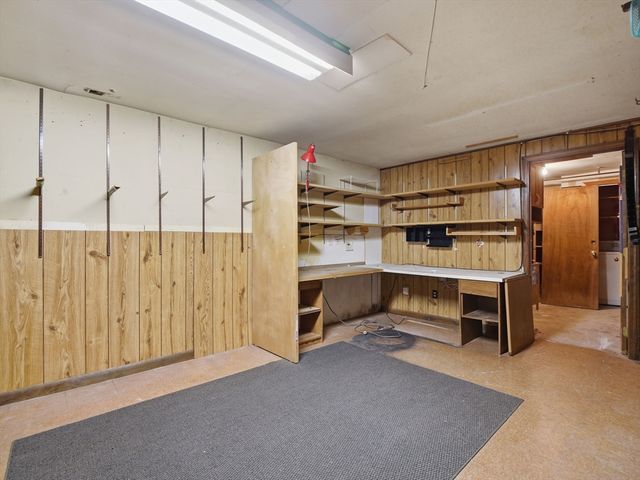 100 Roper St D, Lowell, MA 01852