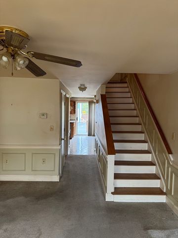 100 Roper St D, Lowell, MA 01852