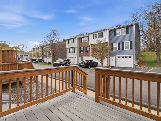 100 Roper St D, Lowell, MA 01852