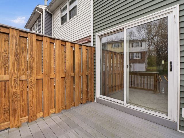 100 Roper St D, Lowell, MA 01852