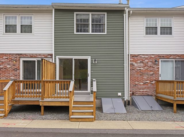 100 Roper St D, Lowell, MA 01852