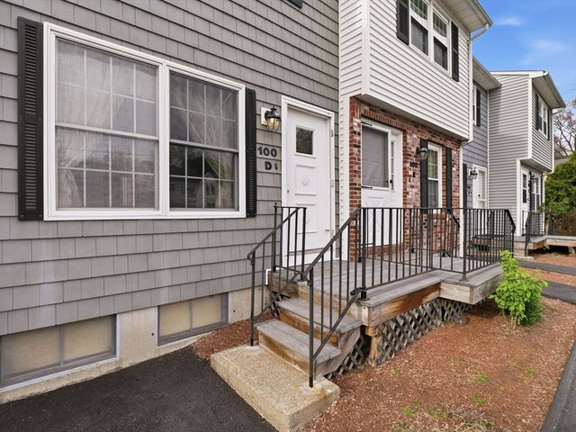 100 Roper St D, Lowell, MA 01852